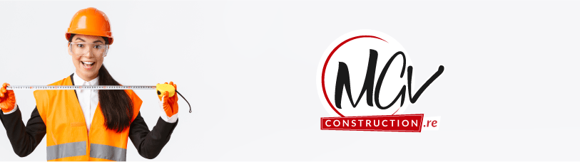 Les acteurs indispensables à mon chantier - Blog MGV Construction - Madame portant un casque de chantier et qui tend un mètre, à côté du logo MGV Construction